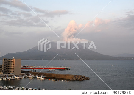 櫻島的火山爆發 櫻島的火山爆發 90179858