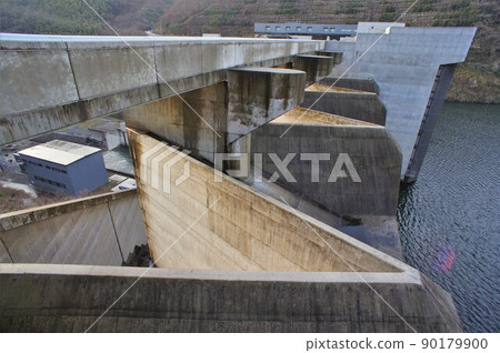 Labyrinth type free overflow summit of Tomata dam Labyrinth type free overflow summit of Tomata dam 90179900