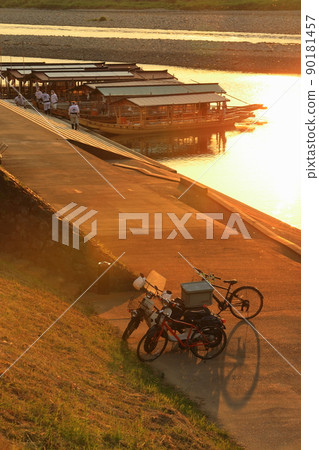 Nagara River at twilight 90181457