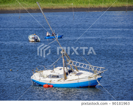 Sunken ship / illegal dumping ship 90181963