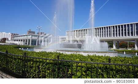 A fountain in front of the Peace Memorial Park that rises high in the sky 90183003