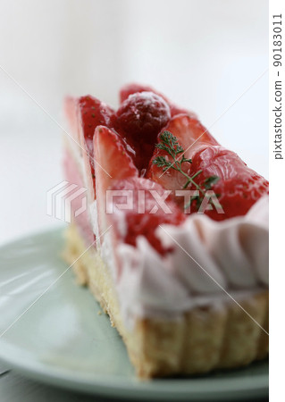 新鮮草莓慕斯塔蛋糕 90183011