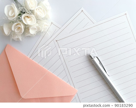 字母套裝、筆和白色迷你花束 字母套裝、筆和白色迷你花束 90183290