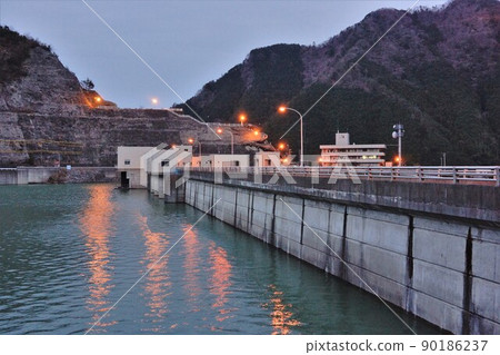 Hachisu Dam embankment and Oku Kaskin Lake 90186237