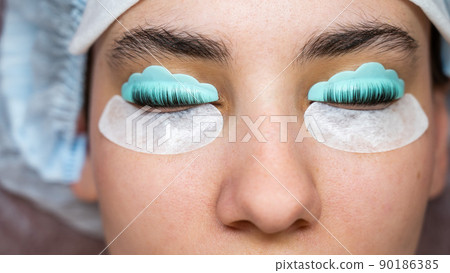 Profile of a woman in a beauty salon on the procedure of eyelash lamination.  90186385