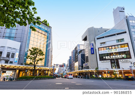 Shijo Kawara-cho, Kyoto dusk 90186855