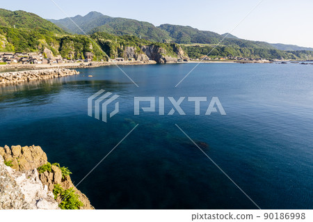 [Niigata/Sado Geopark] National designated natural monument: Wave-eating potholes at Hiranezaki 90186998