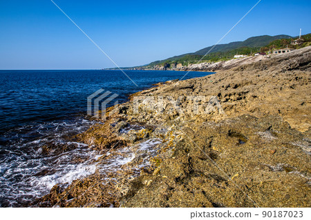 [Niigata/Sado Geopark] National designated natural monument: Wave-eating potholes at Hiranezaki June 90187023