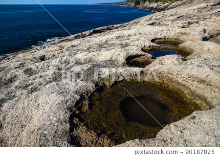 [Niigata/Sado Geopark] National designated natural monument: Wave-eating potholes at Hiranezaki June 90187025