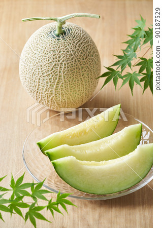 Earl melon cut and served 90187529