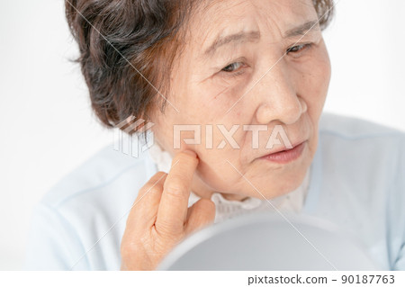 老年女性老年護理 90187763