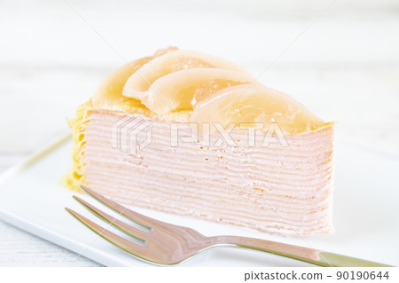 Delicious peach mille crêpes 90190644