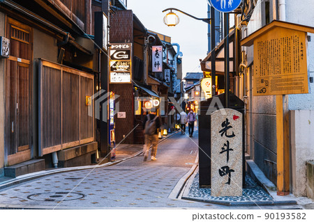 Kyoto Pontocho evening night view 90193582