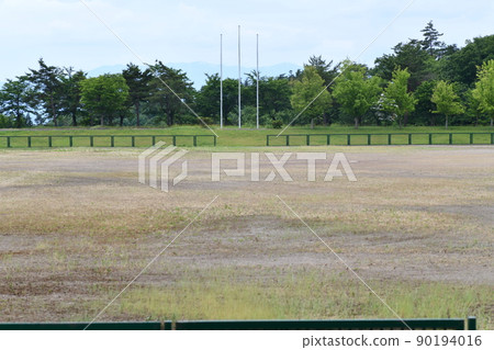 從南陽市綜合公園看到的三根旗桿 從南陽市綜合公園看到的三根旗桿 90194016