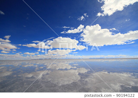 Uyuni salt lake   90194122