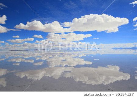 Uyuni salt lake   90194127