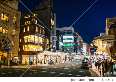 Kyoto Shijo Kawaramachi night view 90194305