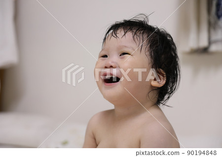 幼兒洗澡 90194848
