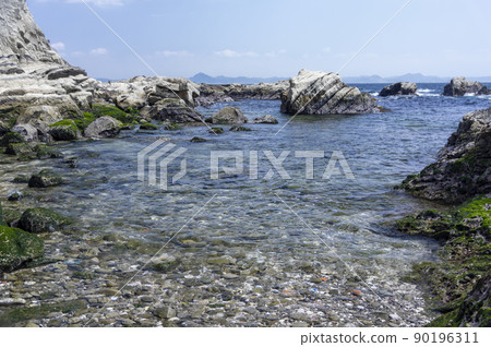 三浦半島前港附近的岩石海岸 三浦半島前港附近的岩石海岸 90196311