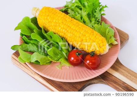 Boiled corn and salad 90196590