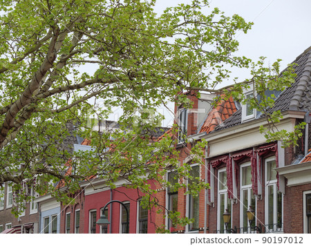 the city of delft in the netherlands 90197012