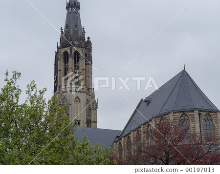 the city of delft in the netherlands 90197013