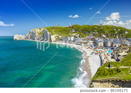 Panoramic view of the beach of Etretat in Normandy, a popular french seaside town known for its chalk cliffs 90199175
