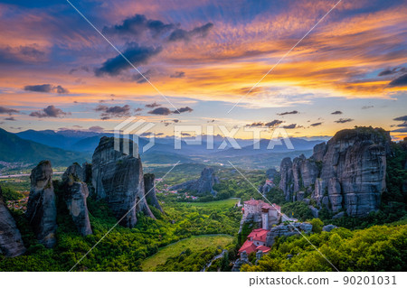 Sunset sky and monasteries of Meteora 90201031