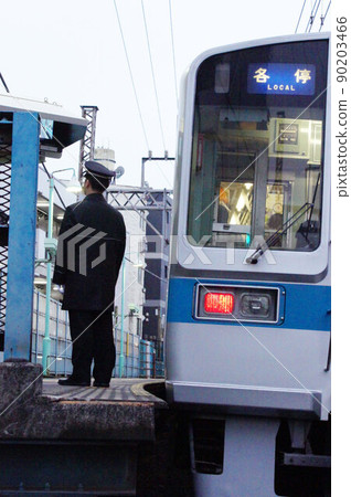 Conductor at Yoyogi-Hachiman Station, a structure that no longer exists 90203466