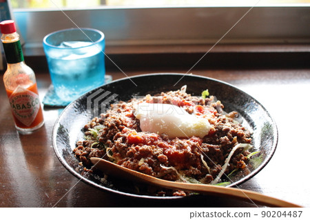 Exquisite taco rice for lunch on Ishigaki Island 90204487