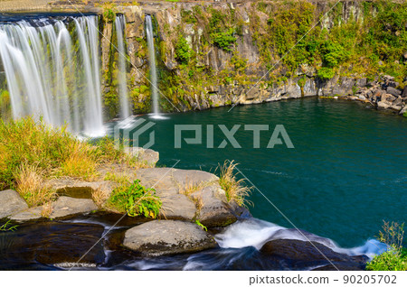 原尻瀑布(清晨)瀑布水流“東方奈雅良”紅葉風景 原尻瀑布(清晨)瀑布水流“東方奈雅良”紅葉風景 90205702
