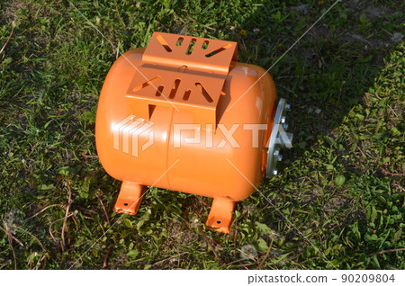 Installation of a hydraulic tank for water supply systems Installation of a hydraulic tank for water supply systems 90209804