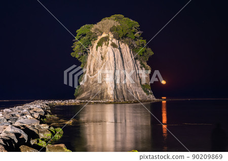 《Ishikawa Prefecture》 Moonlight Mitsukejima / Night view 90209869