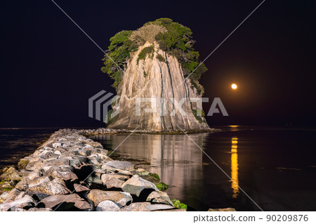 《石川縣》月光見附島/夜景 90209876