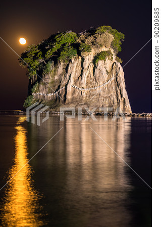 《Ishikawa Prefecture》 Moonlight Mitsukejima / Night view 90209885