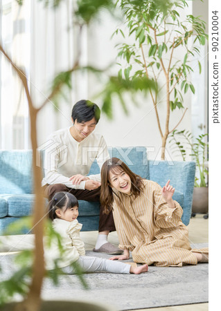 三口之家 90210004