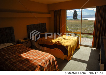 Hotel room on the shores of Lake Tekapo on an autumn morning (New Zealand) Hotel room on the shores of Lake Tekapo on an autumn morning (New Zealand) 90212151