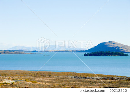 Lake Tekapo and the Southern Alps in Autumn (New Zealand) Lake Tekapo and the Southern Alps in Autumn (New Zealand) 90212220