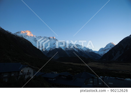 Autumn Southern Alps and Aoraki / Mount Cook Village (New Zealand) Autumn Southern Alps and Aoraki / Mount Cook Village (New Zealand) 90212626