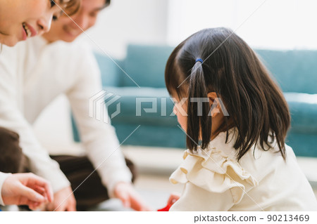 養育一個3歲的孩子 90213469