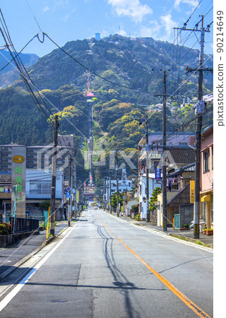 Road leading to the Beppu cable car amusement park 90214649