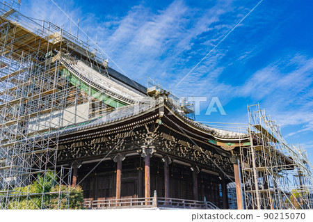 Amidado under renovation work at Higashi Honganji Temple in Kyoto City Amidado under renovation work at Higashi Honganji Temple in Kyoto City 90215070