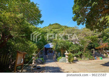 從神奈川縣大磯町看高久神社的本殿 從神奈川縣大磯町看高久神社的本殿 90215587