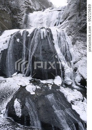 Fukuroda Falls in the middle of winter with snow makeup seen up close from the waterfall Fukuroda Falls in the middle of winter with snow makeup seen up close from the waterfall 90215689