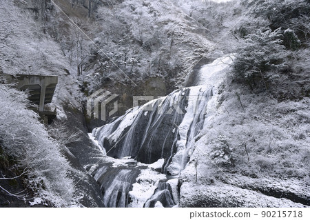 Fukuroda Falls and the waterfall stand in the middle of winter with pure white snow makeup 90215718