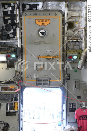 Emergency exit of transport aircraft Emergency exit exit Exit of transport aircraft Door 90215743