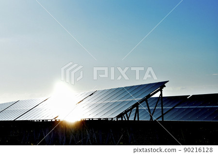 反射陽光的發電板 反射陽光的發電板 90216128