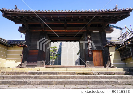 Beautiful Gate of the Ancient City Myohoin Gate Ruins (Higashiyama Ward, Kyoto City) Beautiful Gate of the Ancient City Myohoin Gate Ruins (Higashiyama Ward, Kyoto City) 90216528