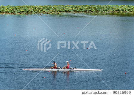 Hasu no Hana and a first-class athlete practicing at the Miyagi Naganuma Rowing Ground Hasu no Hana and a first-class athlete practicing at the Miyagi Naganuma Rowing Ground 90216969