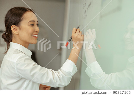 Smart asian business woman write project plan on flipboard during meeting  90217165